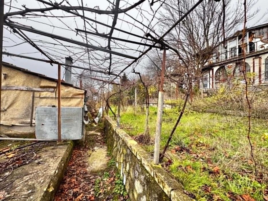 Продава поземлен имот 801 кв.м. в град Варна, м-т Планова (на граница с кв. Възраждане 4)