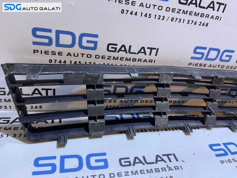 Grila Inferioara Centrala Spoiler Bara Fata Audi A4 B5 1998 - 2001 Cod 8D0807683AA [V0181]