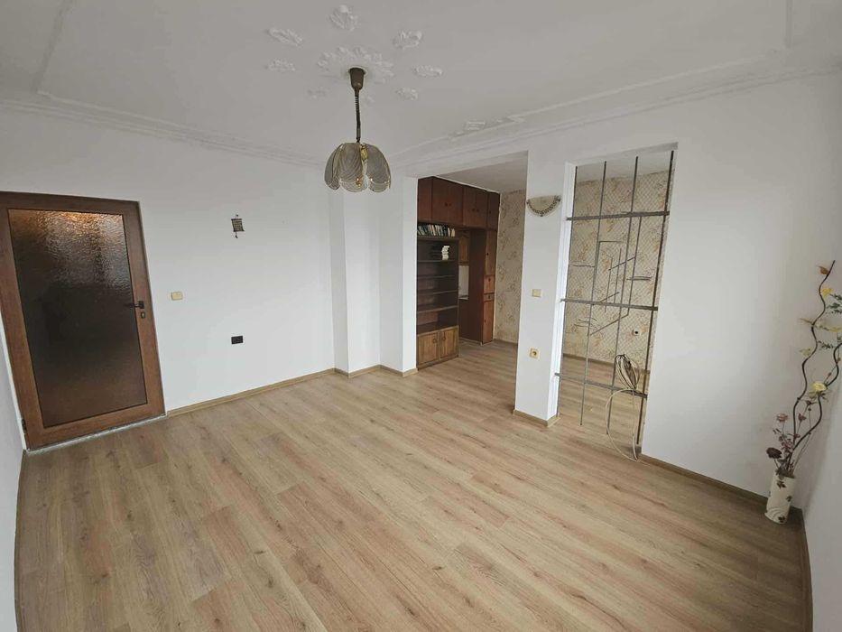 Продава се Двустаен апартамент в София, Оборище - 63 кв.м за 1214 €/кв.м - Снимка #3