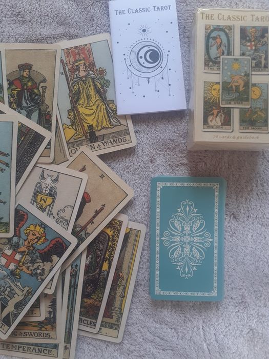 Карти Таро и ангелски карти