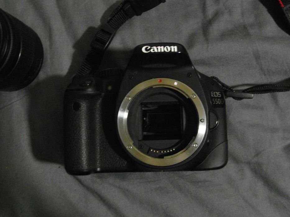 Фотоапарат Canon EOS 550D във идеално състояние,със - 4 бр.Обективи