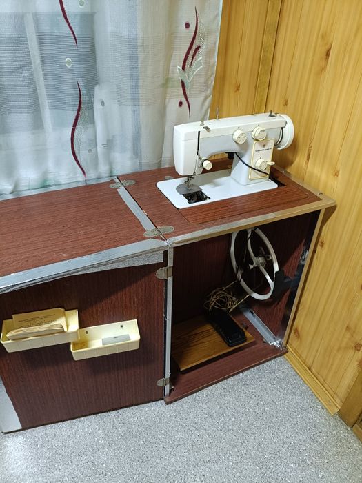 Продам швейную машинку