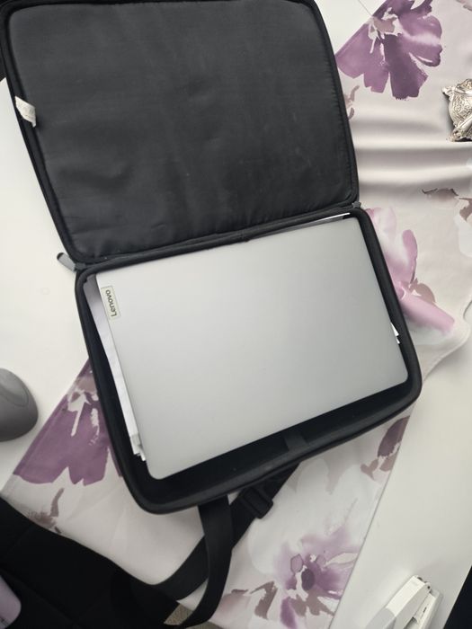 Lenovo AMD R 7  12GB  500SSD