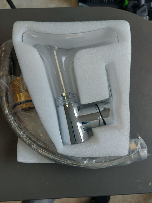 Стоящ смесител за мивка Синхро..