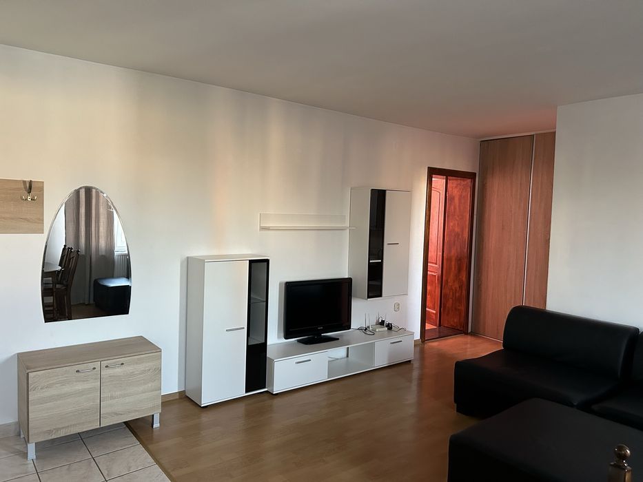 Inchiriez apartament central