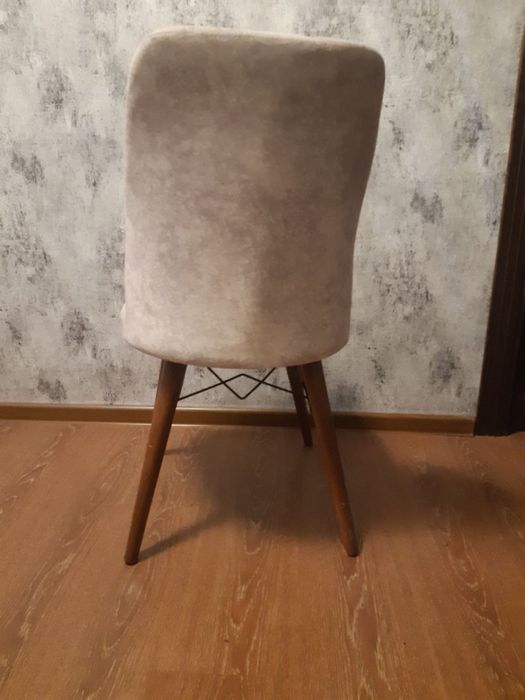 Продам 2 стола с 6 стульями, турецкого качества.