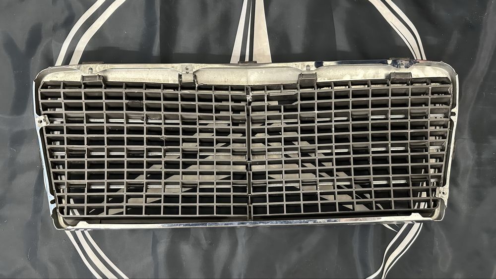 Дефлектор, решетка, фонари Мерс 124