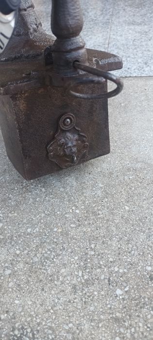 Fier vechi de călcat, cu Horn