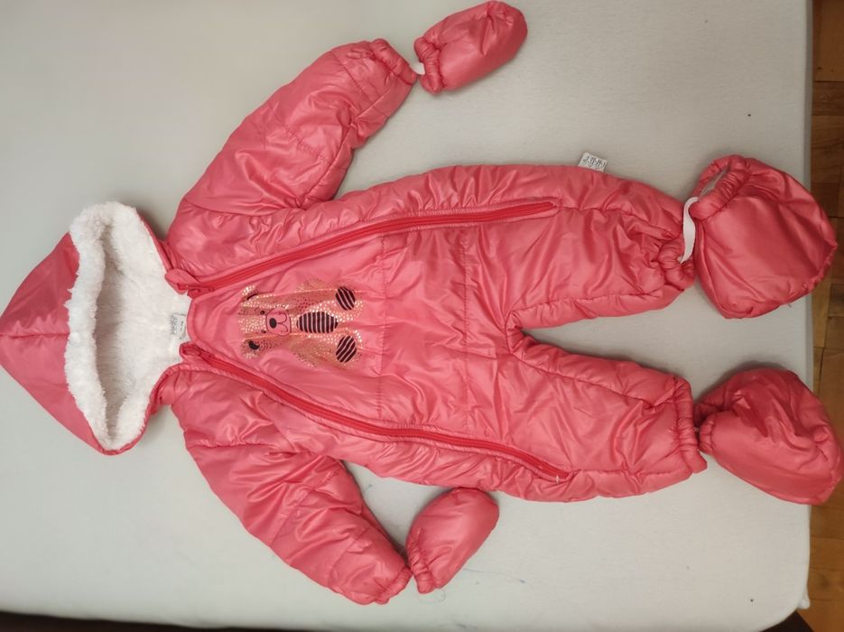 Vând combinezoane diferite dimensiuni