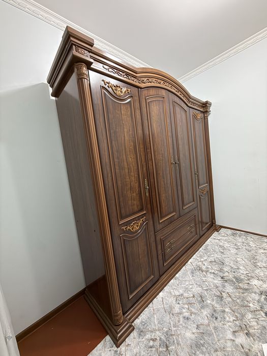 Mebel shkaf yaxshi xolatda