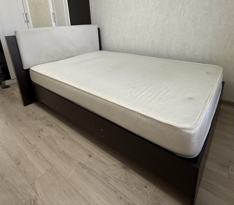 Продам кровать + матрас +покрывало