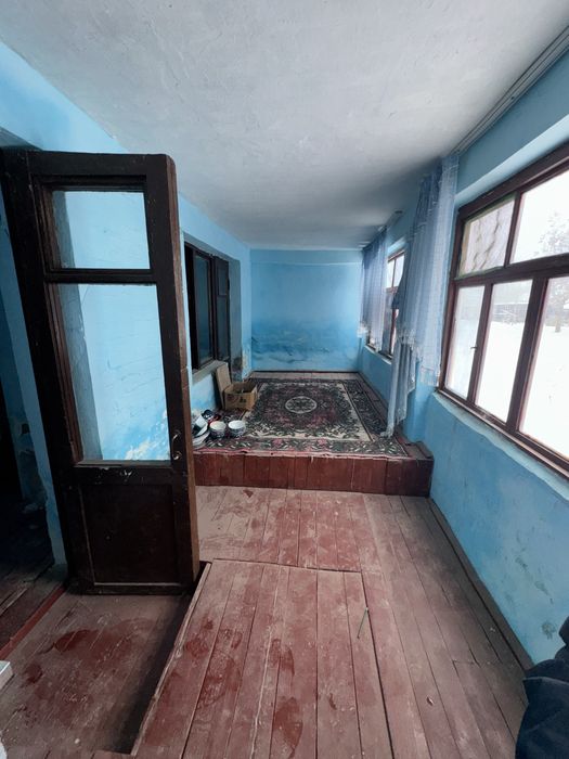 дом сотилади 1-етаж сирдарйо сент малек 3 хоналик каралса зор уй болад