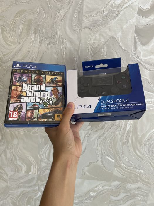 PlayStation 4 Fat 500GB + GTA5 + геймпад.