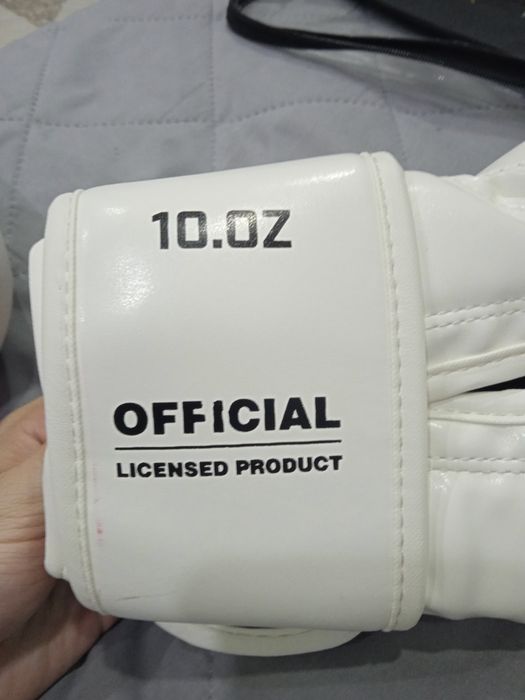 Боксёрские перчатки WORLD BOXING 10 oz