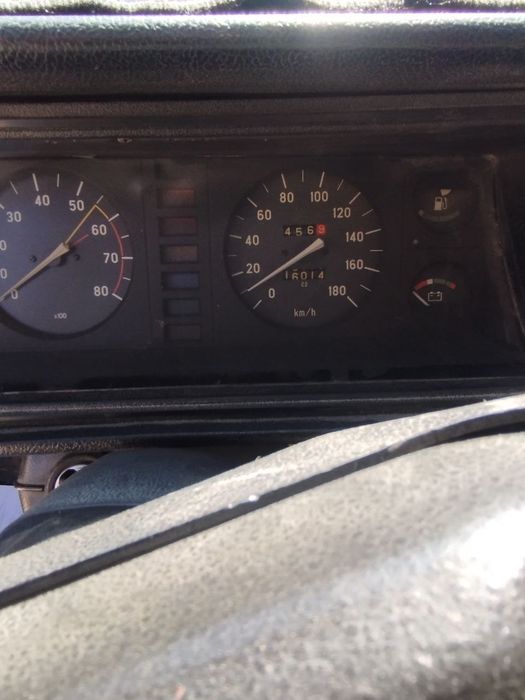 Vaz 2107 sotiladi.