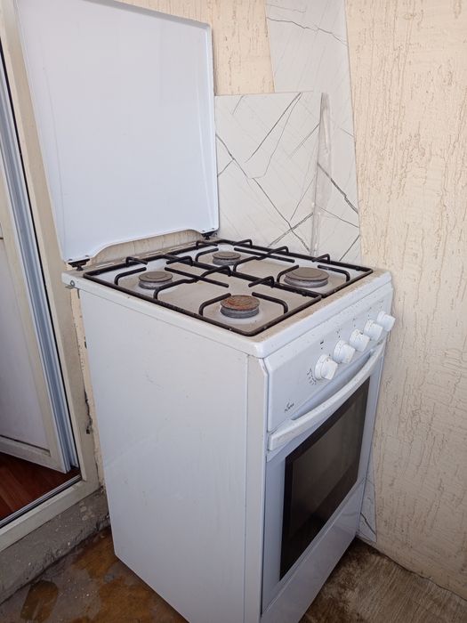 Продам газовую плиту