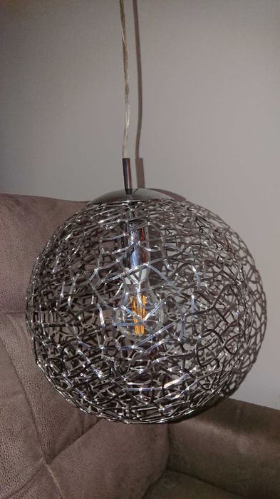 Lustră metalică, foarte frumoasă, design deosebit