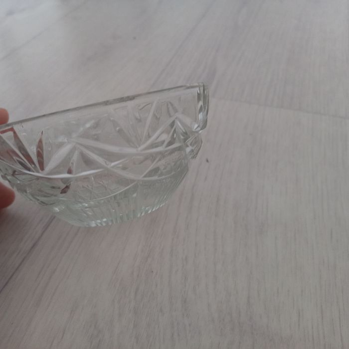 Продам хрустальные конфетницы и рюмки