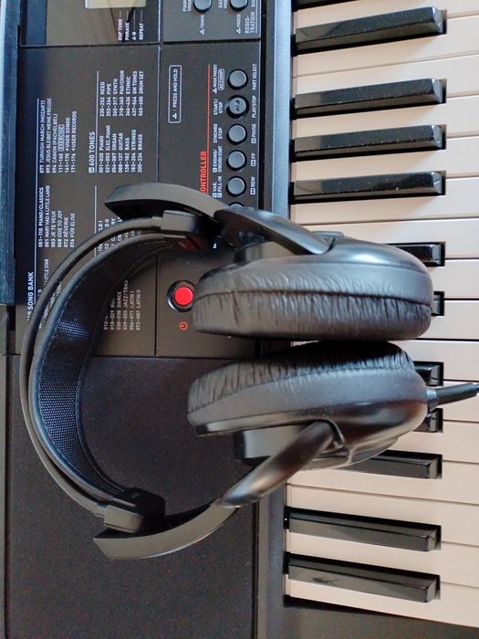 Продам синтезатор