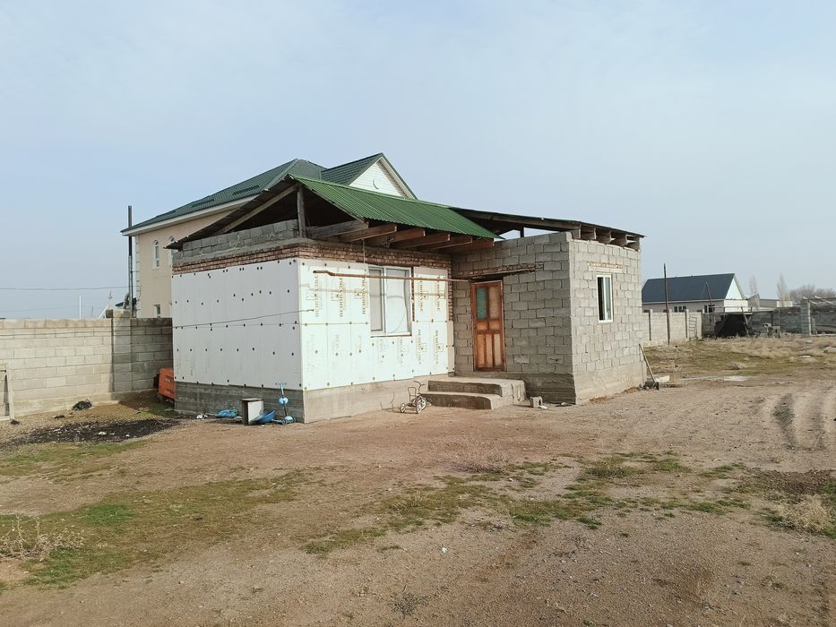 Времянка сатылады 2 бөлме и аяқ киім шешетін каридоры бар,