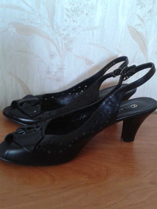 Продам женские босоножки