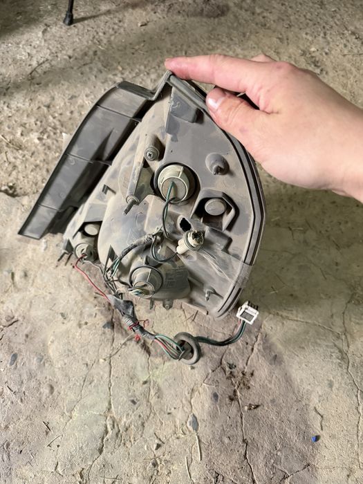 Заднии левый фар  ниссан алтима