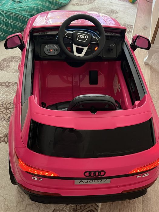 Електрическа кола за дете.