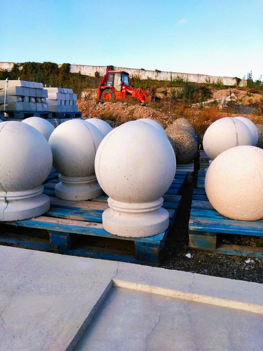 Bolard alb din beton rotund neted cu picior – 45 cm