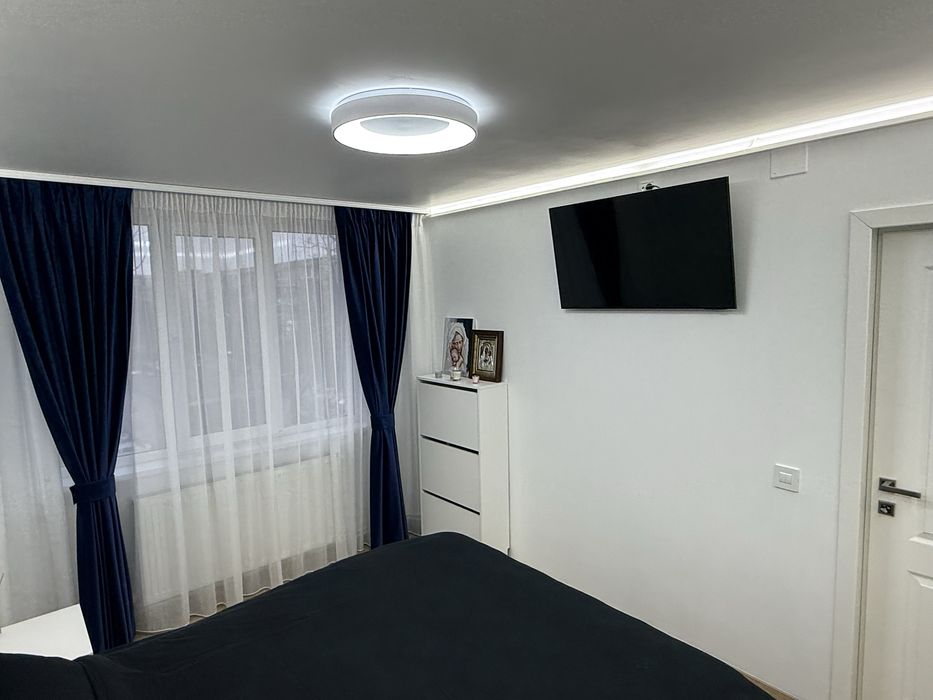 Apartament cu 3 camere,zona Republicii