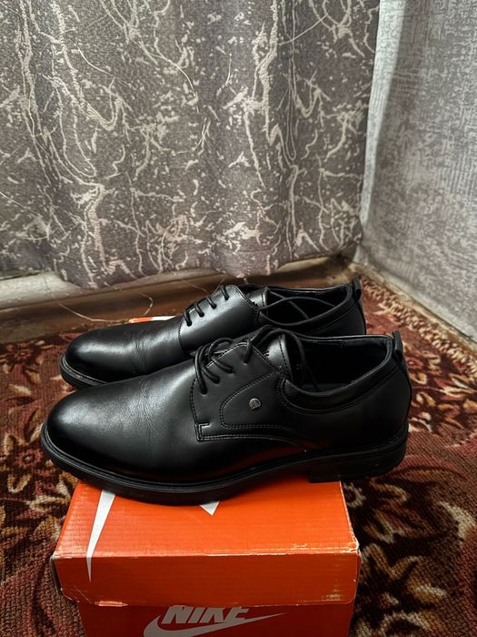 Продам мужские чёрные туфли