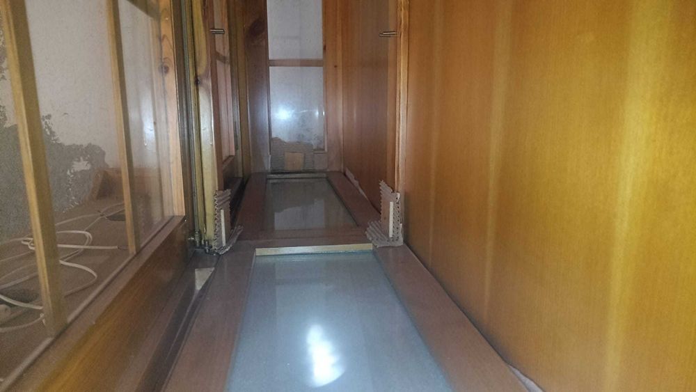 vitrine din lemn masiv cu sticlă, kit complet ambalat din fabrică