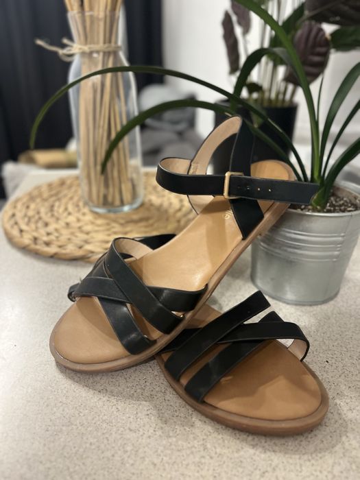 Дамски черни сандали