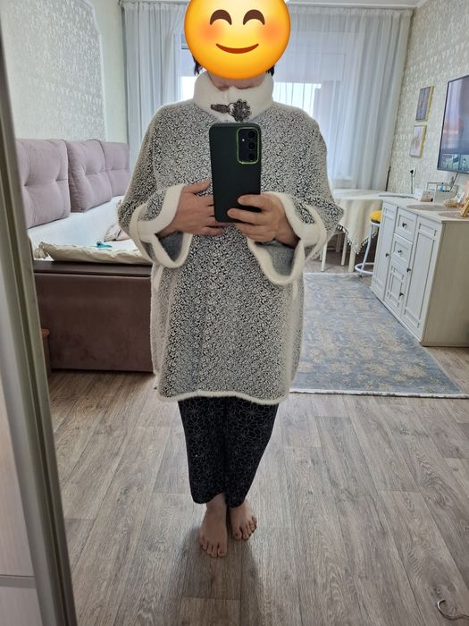 Продам очень нарядный кардиган.