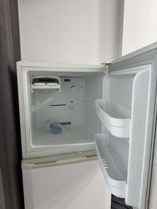 Холодильник LG.