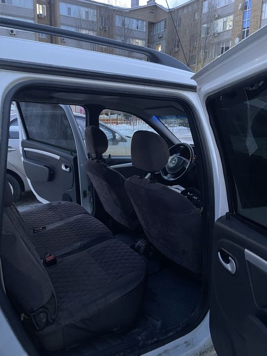 продам ЛАРГУС 2015