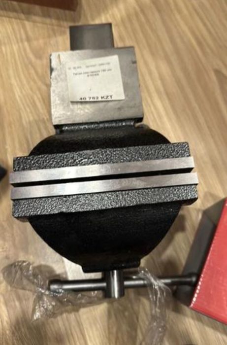 Тиски слесарные поворотные
Тис
Тиски слесарные поворотные