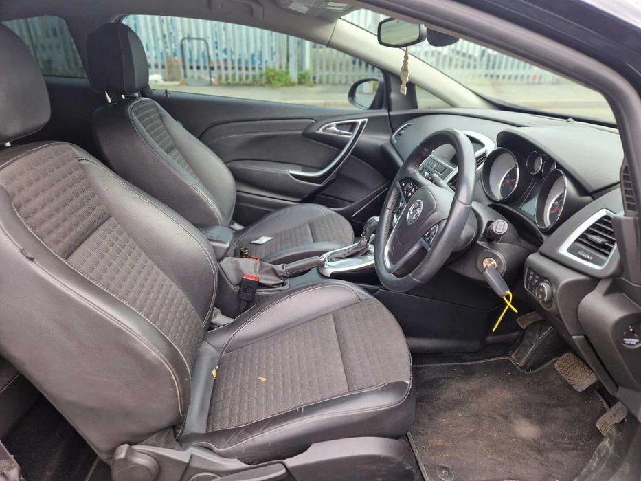 на части Opel Astra GTC Автоматик 2014 година