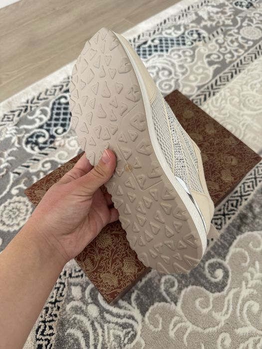 Новые кроссовки carmenblass
