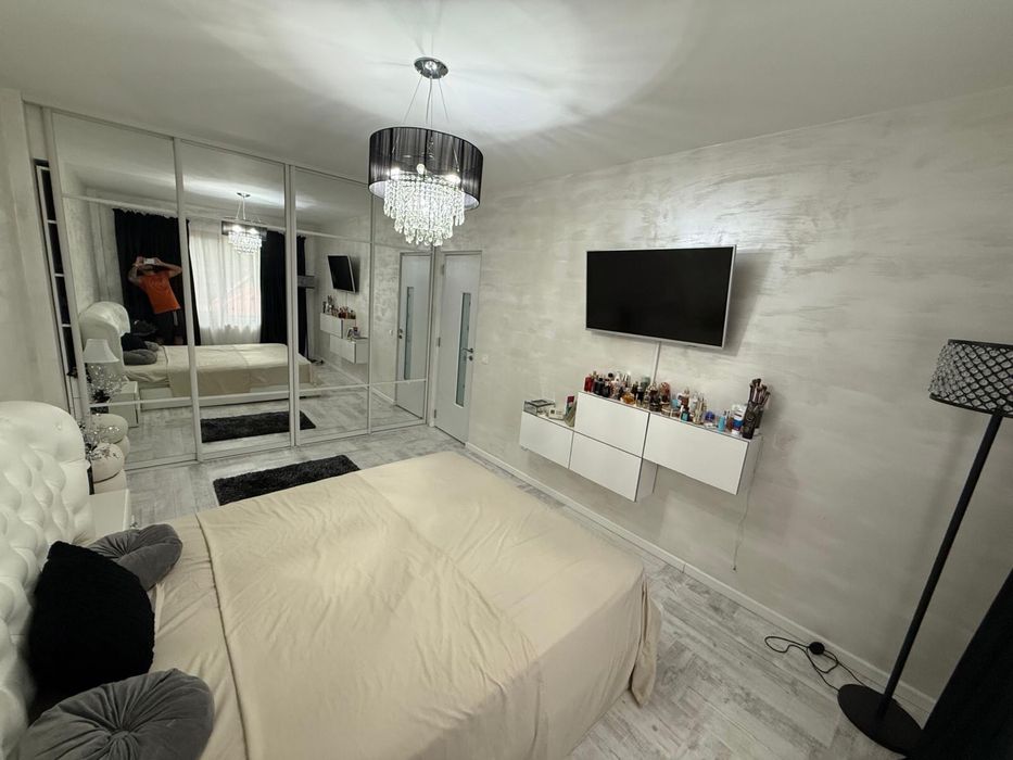 Vand apartament cu 2 camere