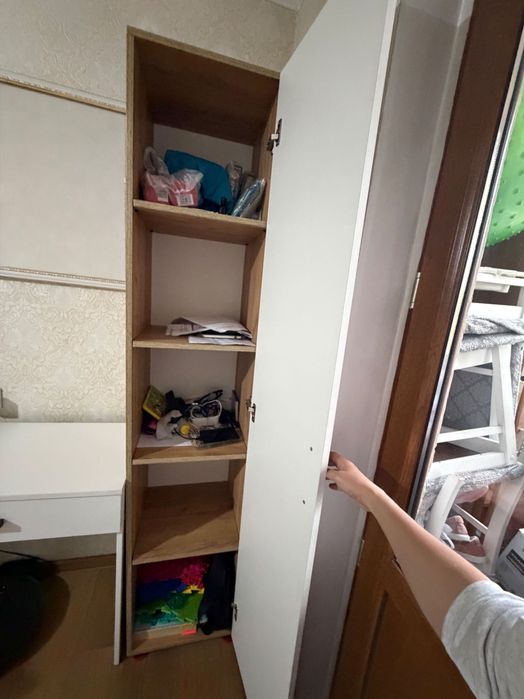 Продам Стол и шкаф