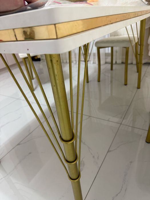 Стол со 6 стульями