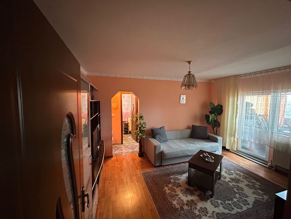 Vând apartament două camere decomandat situat pe strada știrbei vodă Călărasi
