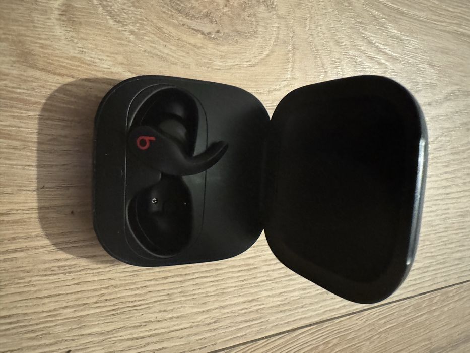 Beats Fit Pro carcasa si casca stanga