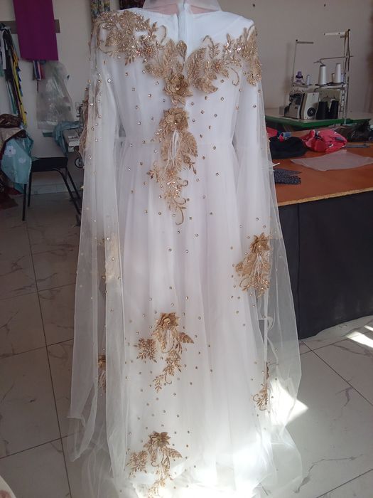 Toy koʻylak  sotiladi towli patlari bor