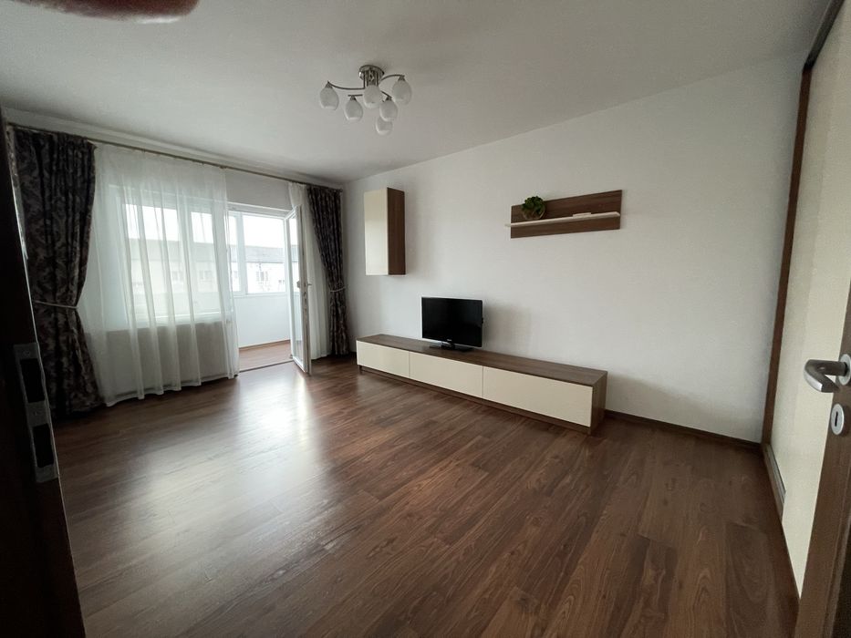 Inchiriez apartament 3 camere Lipovei