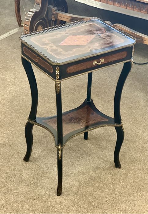 Măsuță Napoleon III – piesă deosebită, stil franțuzesc, secol XIX