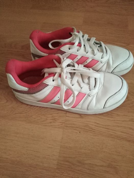 Маркови детски маратонки,, Adidas"и,, Nike' неразличими от нови