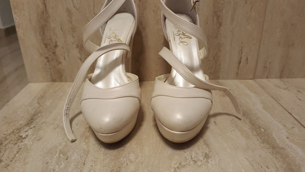 Pantofi albi cu toc si platforma (mireasa)