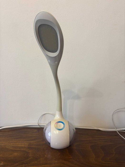 Настолна лампа с подсветка и лед