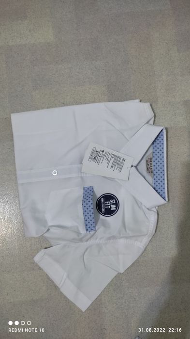 Школьные рубашки и брюки